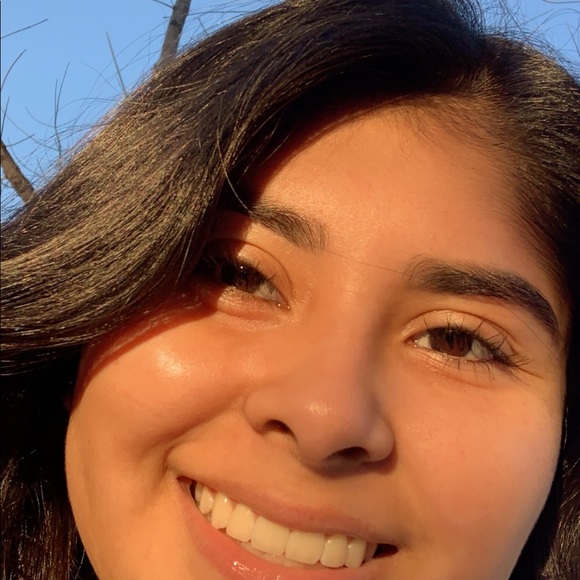 Meet your Posher, Britney - Picture 1 of 2